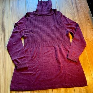 DAISY FUENTES- Faded Baby Doll/ Turtleneck Top